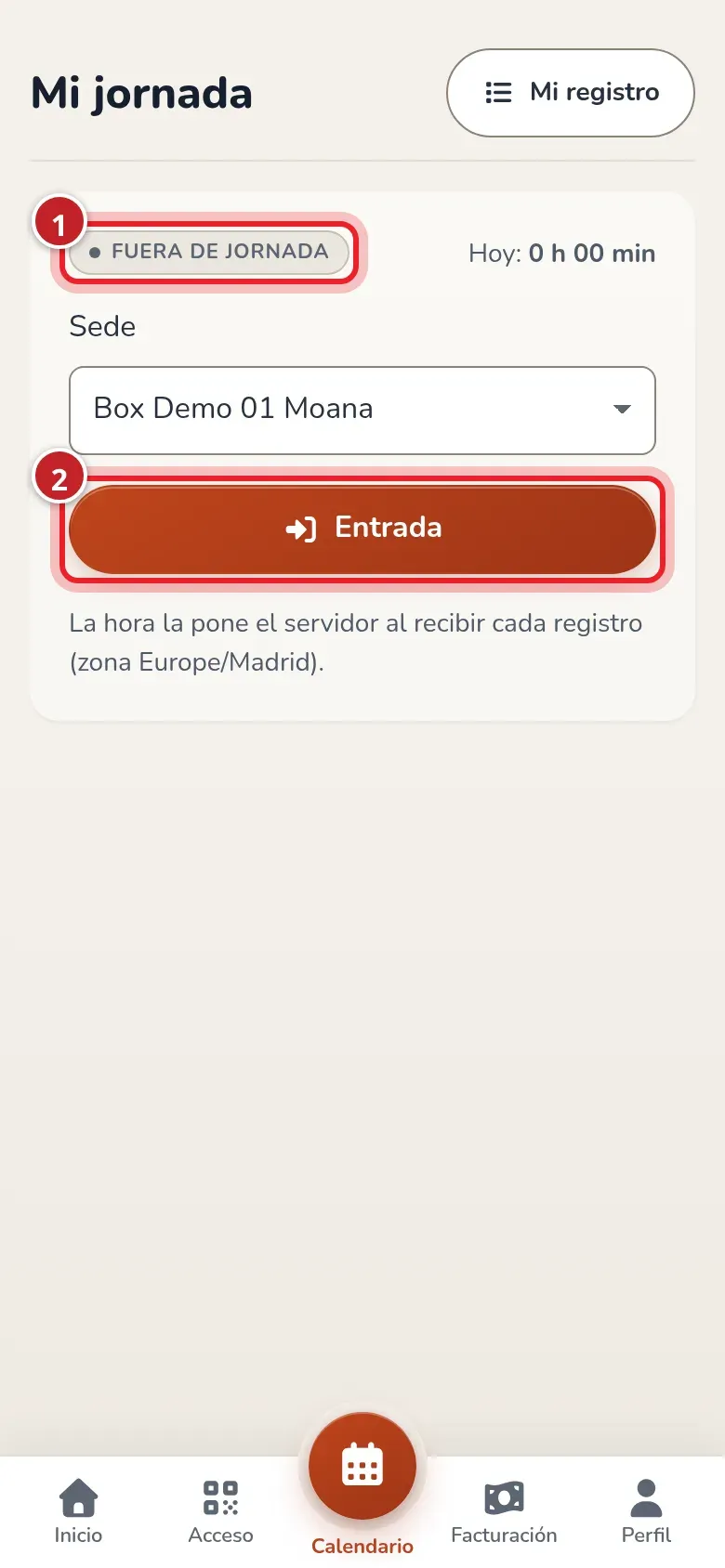 Ecrã da jornada no telemóvel com o estado fora de jornada, o seletor de sede e o botão de entrada, assinalados com os números 1 e 2
